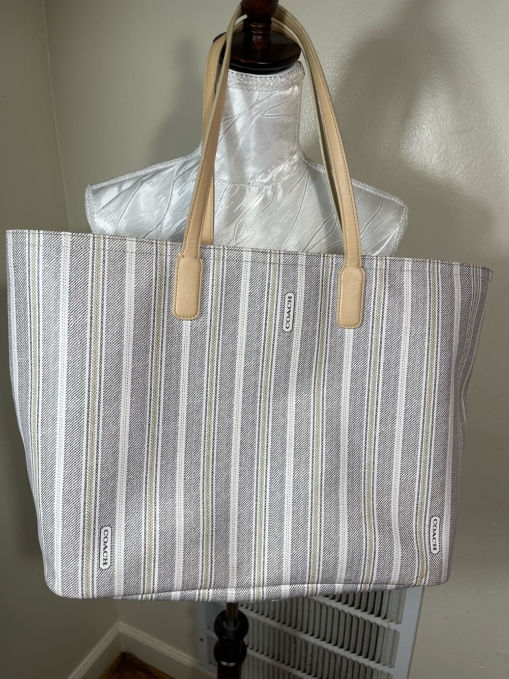 COACH LEGACY WEEKEND White/Gray Ticking Stripe PVC Large Tote and purse - Picture 5 of 9